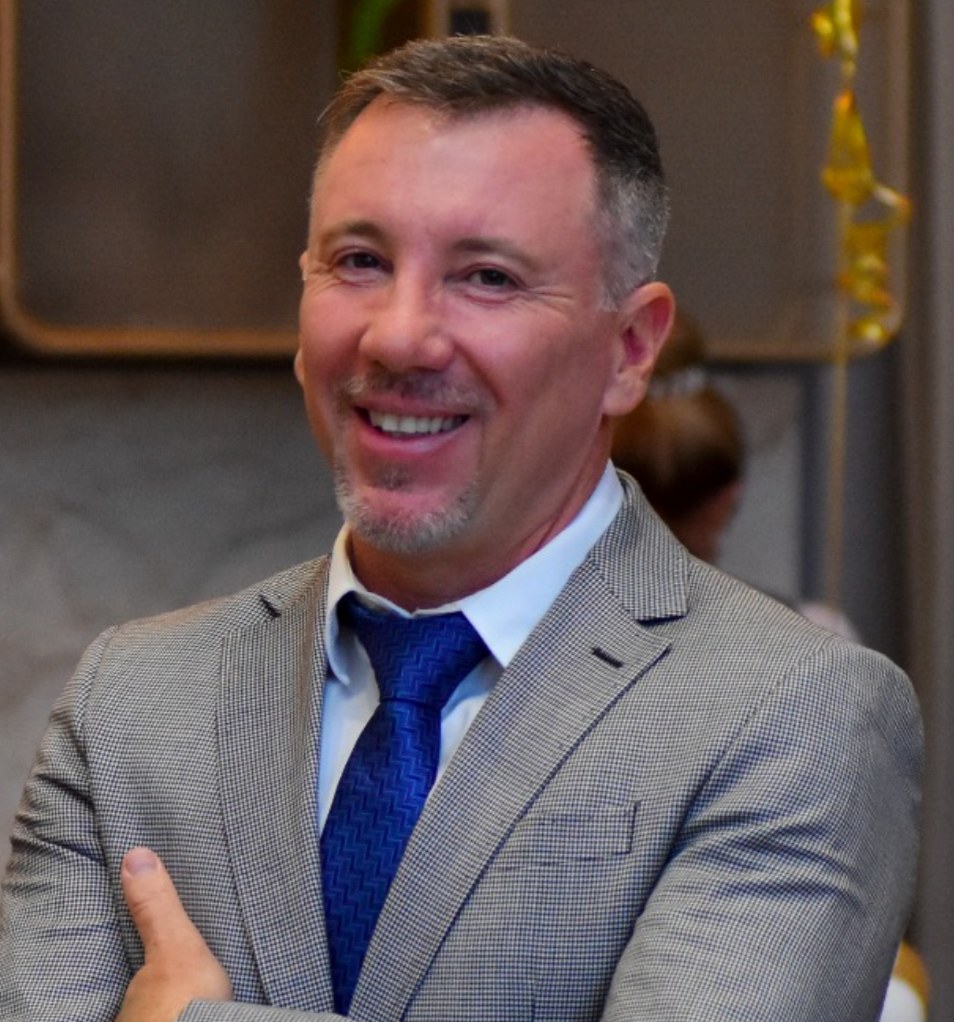 Dr. Anderson Macohin